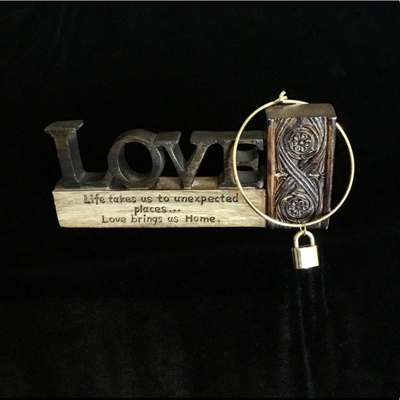 GOLD BANGEL BRACELET - LOCK - Picture 3 of 3